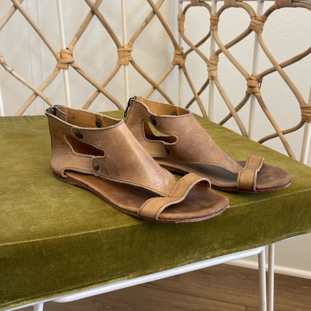 Bedstu leather zip sandals. Size 8